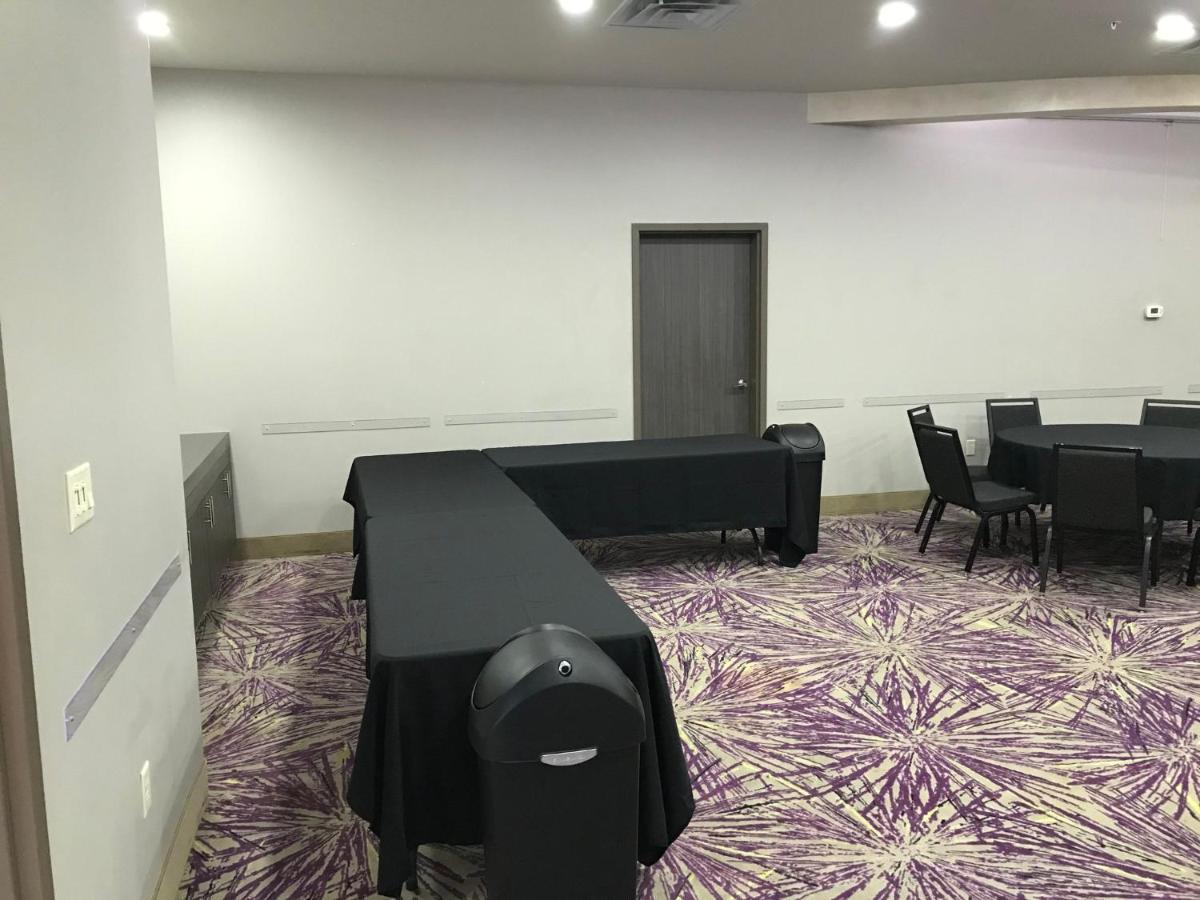 加兰e湖i30号智选假日套房酒店 外观 照片